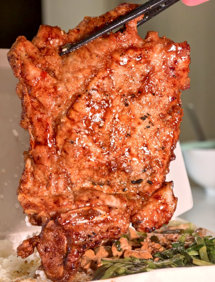 上野烤肉飯 碳烤排骨鮮嫩多汁