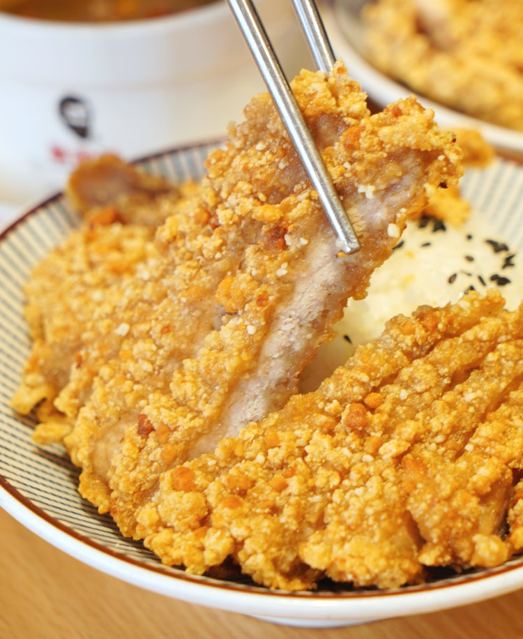 鬍鬚張魯肉飯日式咖哩豬排丼飯