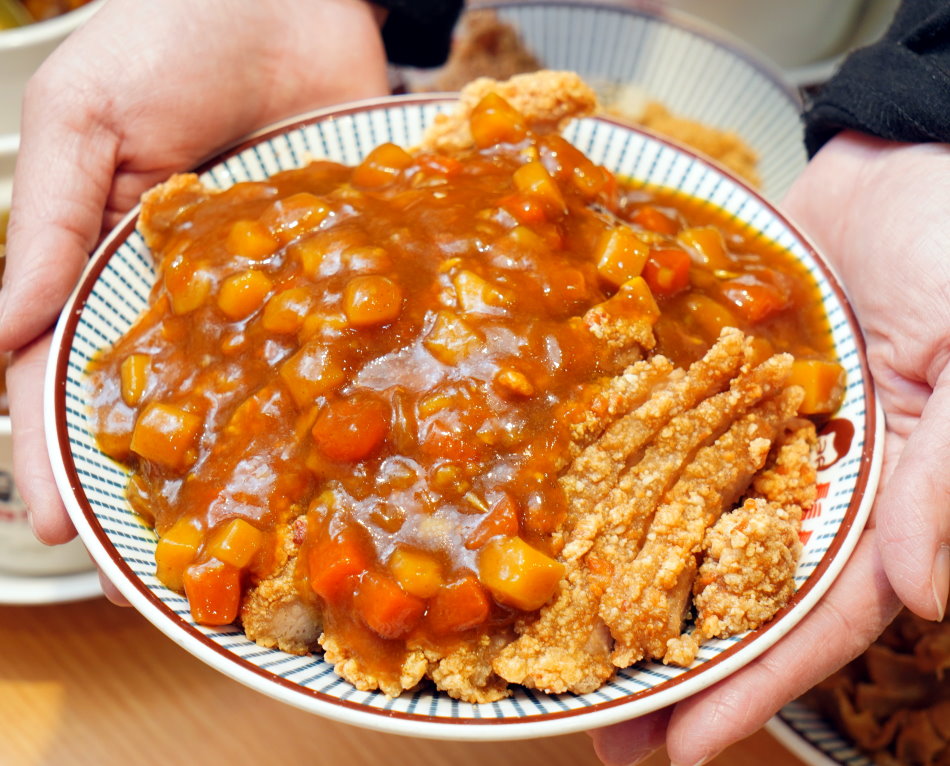鬍鬚張魯肉飯日式咖哩豬排丼飯