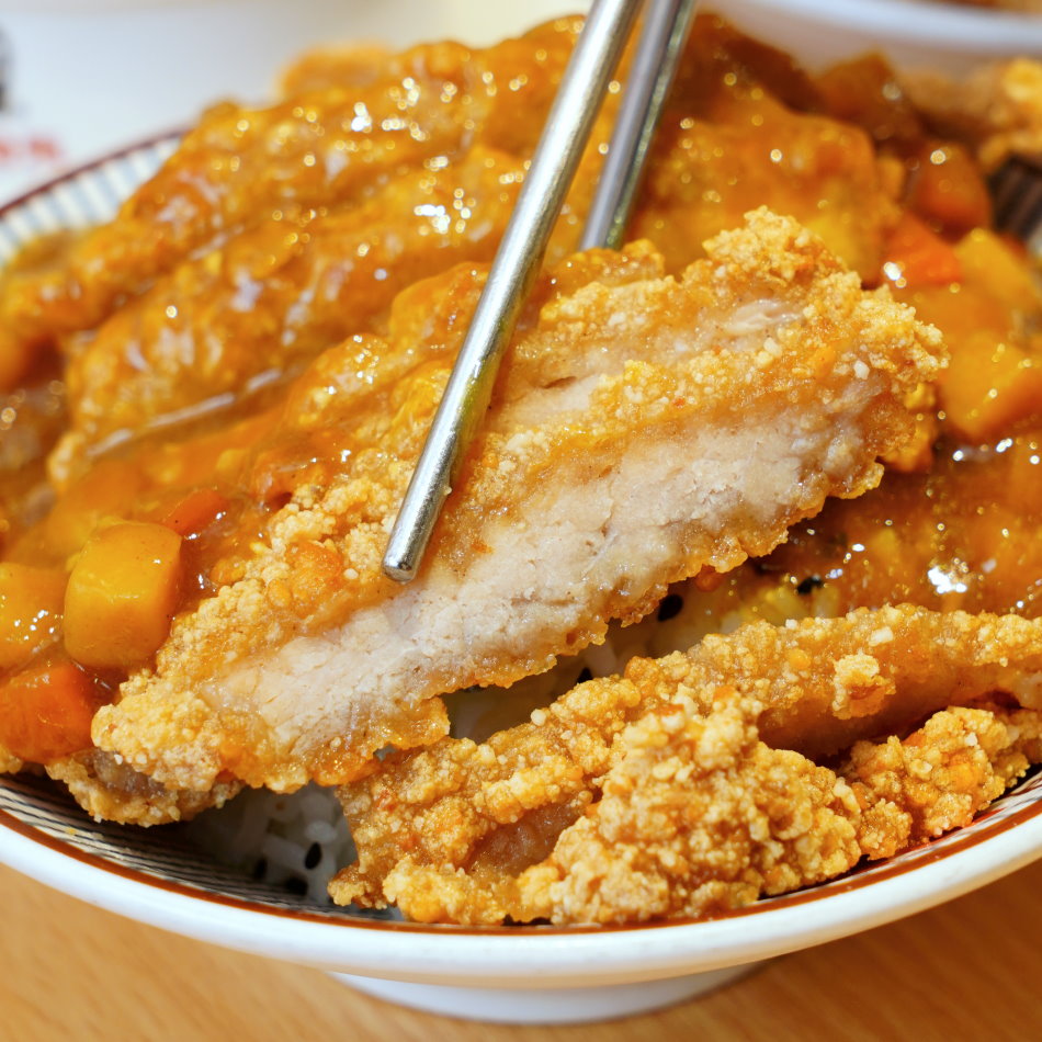 鬍鬚張魯肉飯日式咖哩豬排丼飯