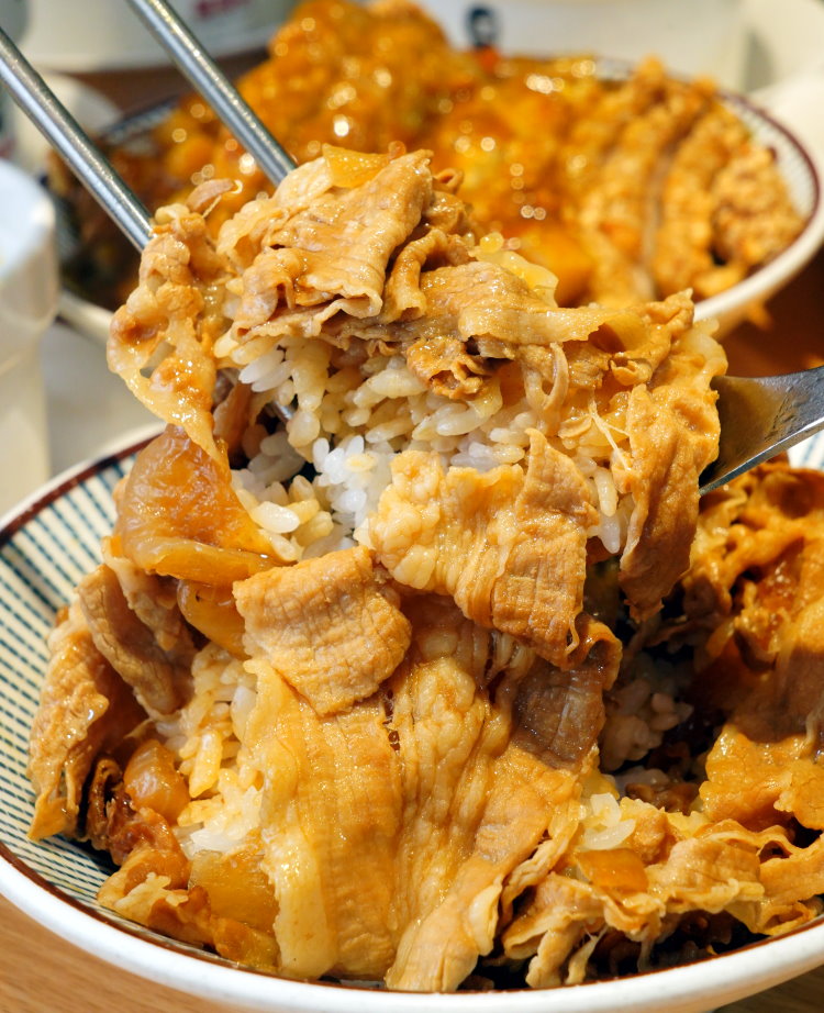 鬍鬚張魯肉飯日式咖哩豬排丼飯