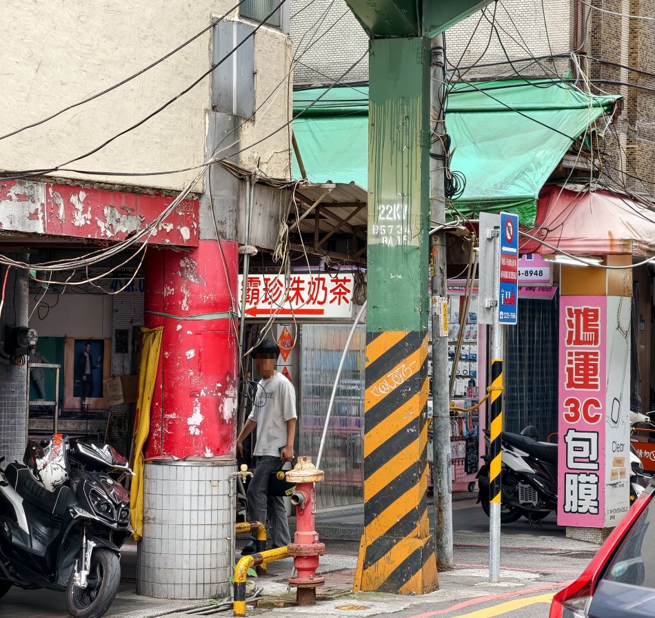 巷弄內 波霸珍珠奶茶