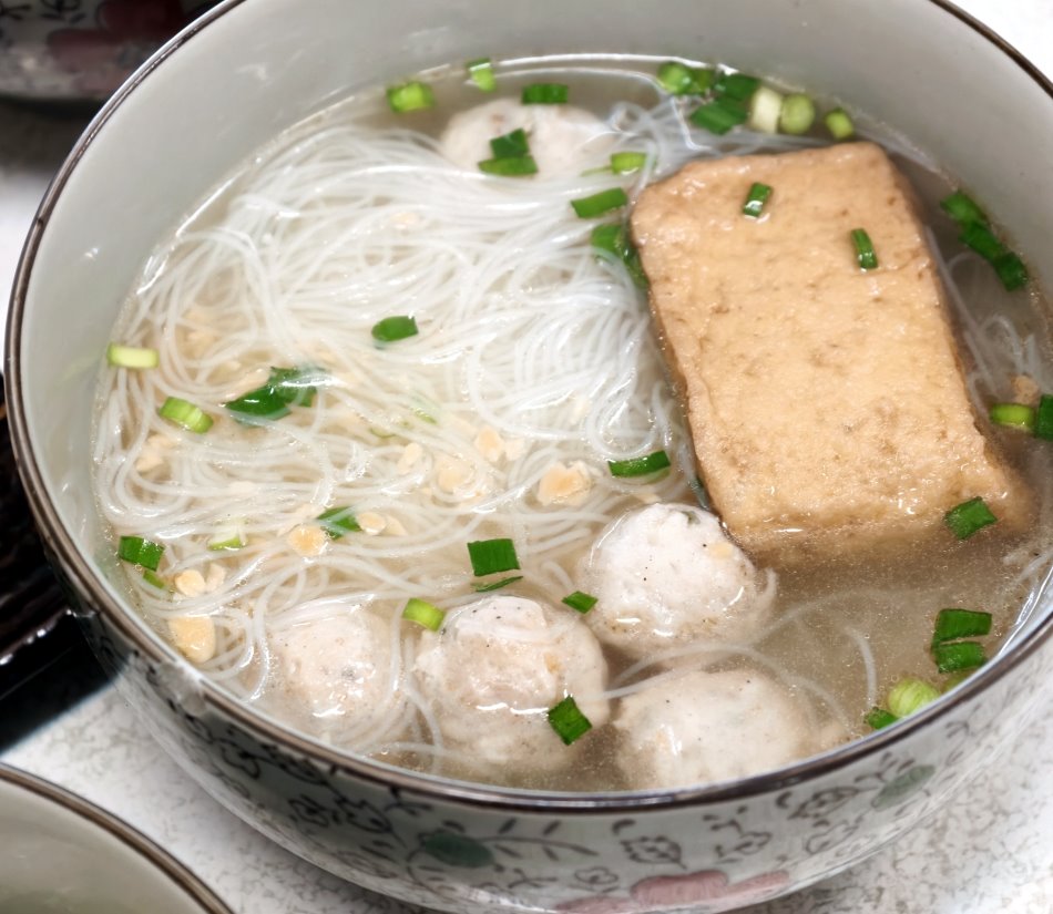 油豆腐吸滿高湯的多孔組織剖面