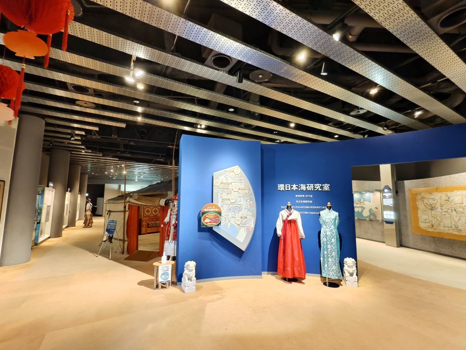 夢港塔玻璃帷幕建築外觀