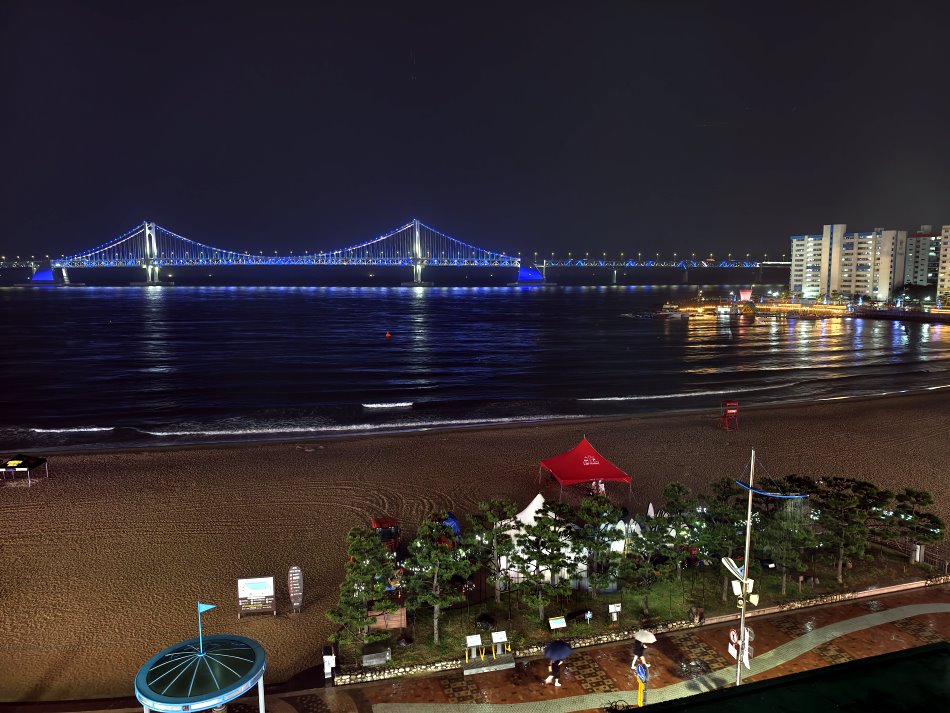 釜山廣安里 SEAYOU 飯店 房內俯瞰廣安里夜景