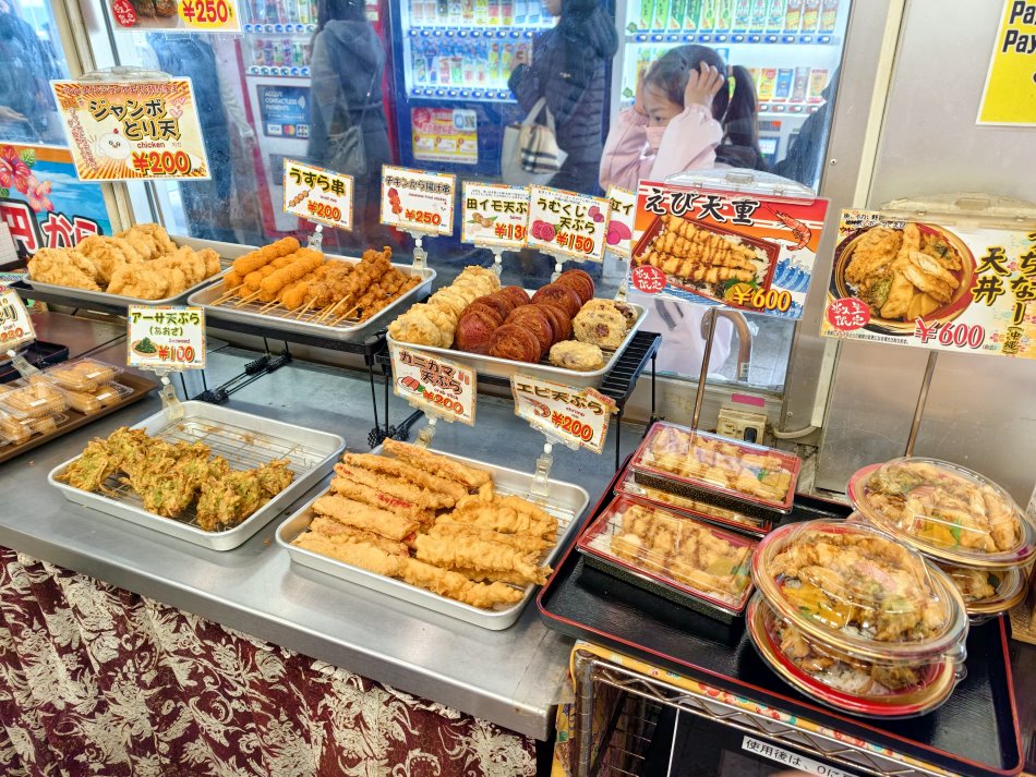 天婦羅專賣店多款炸物串燒與天丼便當展示
