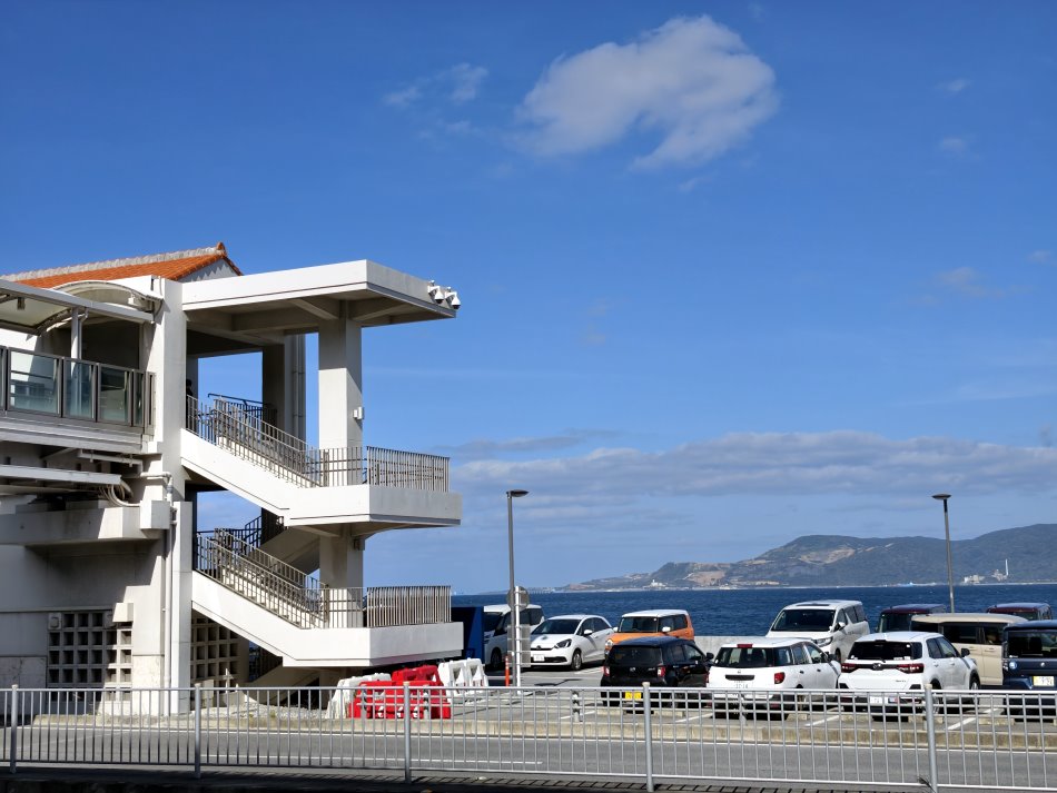 從許田休息站觀景台登高遠眺名護灣山海景色