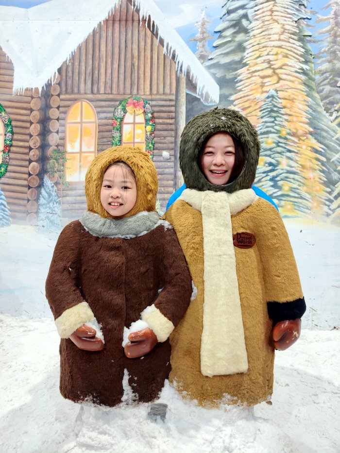 曼谷夢幻世界雪城愛斯基摩人造型套頭拍照區