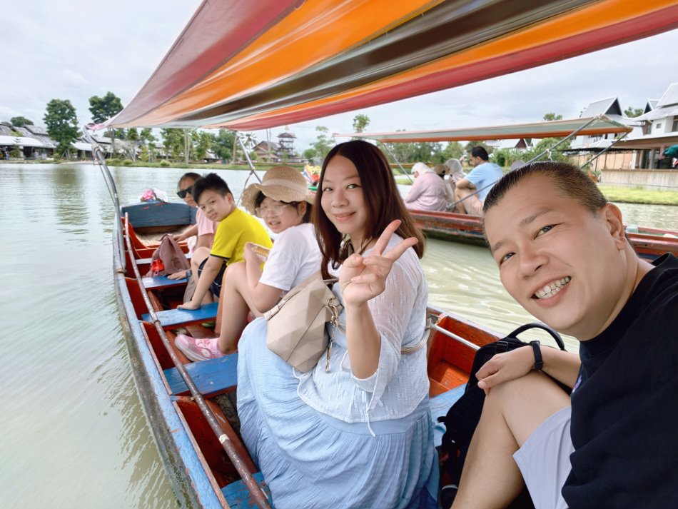 四方水上市場乘坐傳統木造手划船遊湖體驗