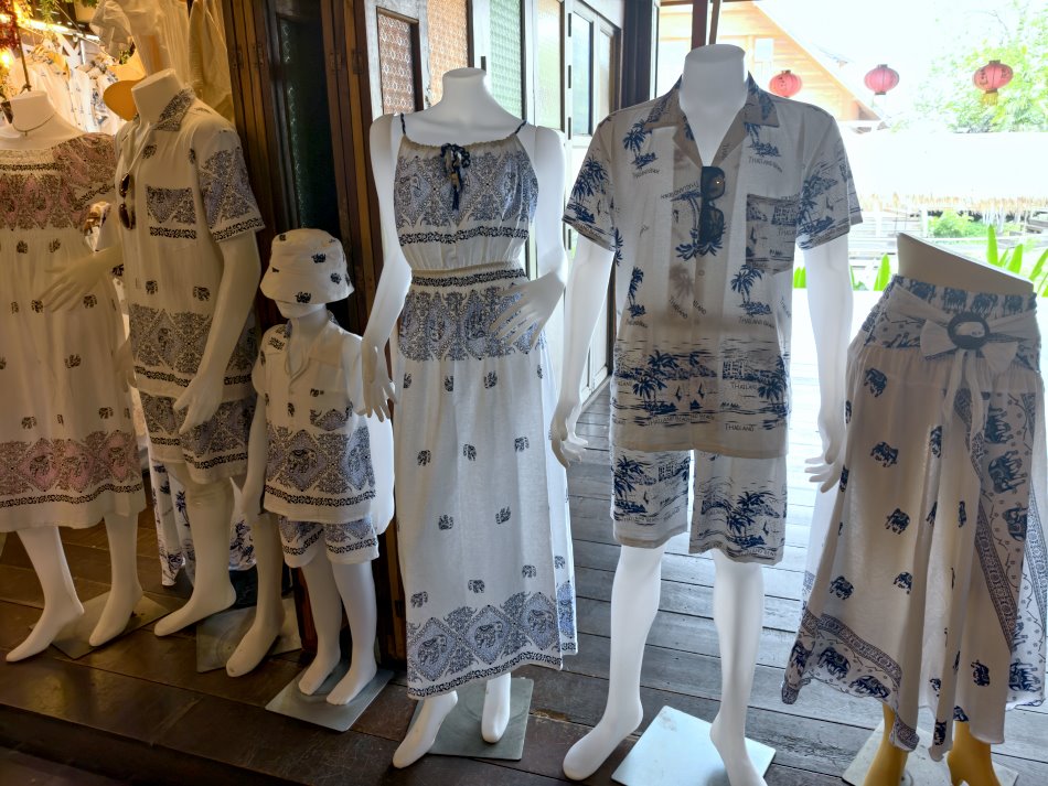 度假風藍白圖騰洋裝與親子度假服飾展示