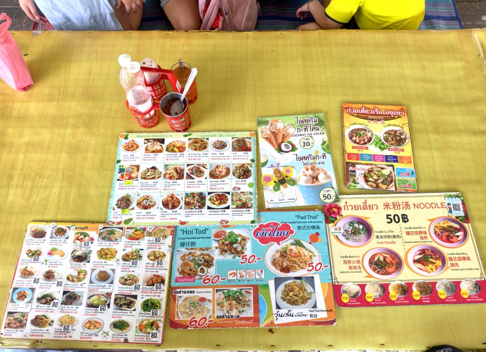 四方水上市場附有中英圖片對照的平價美食菜單