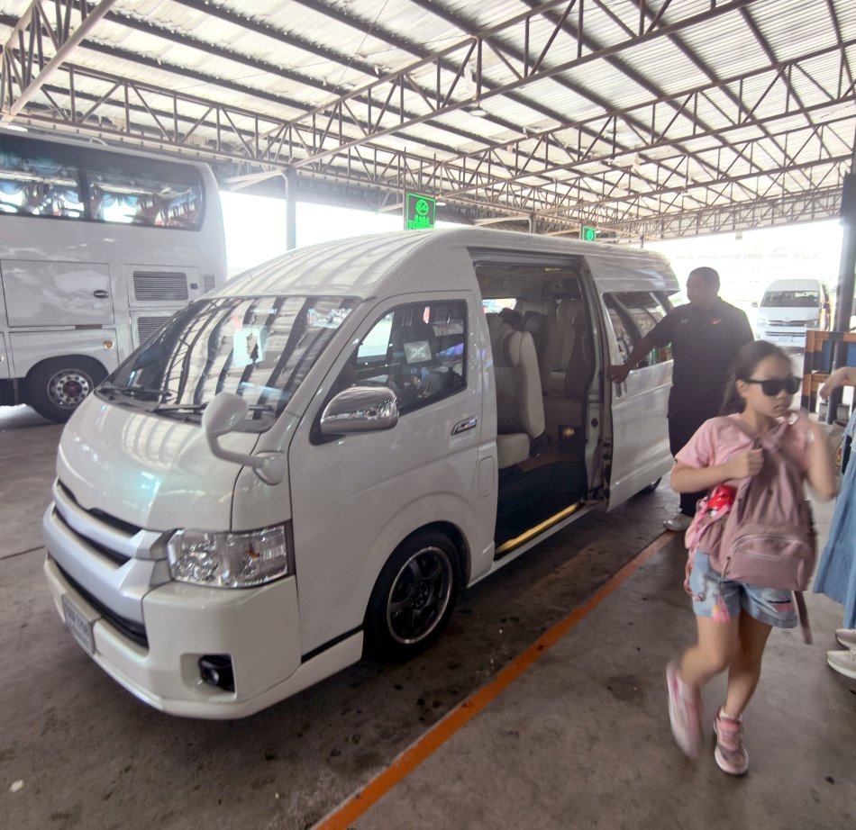 金剛旅行社包車抵達東芭樂園接送棚
