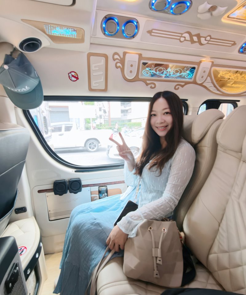 包車內泰式VIP雕花天頂與個人獨立冷氣出風口