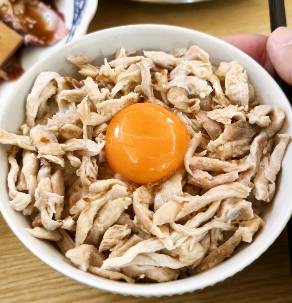 將月見雞肉飯拌勻準備享用