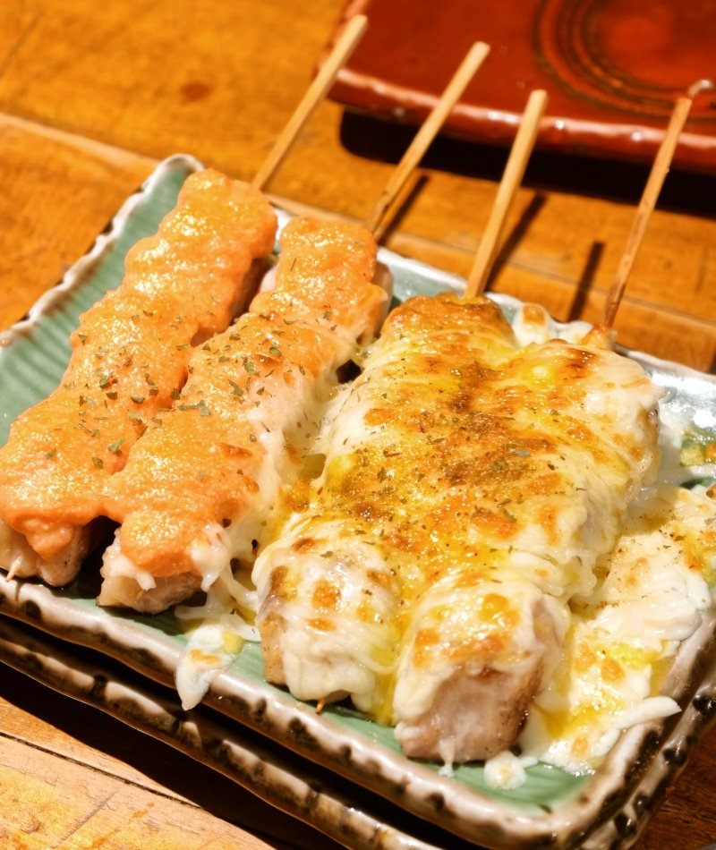 炙燒明太子雞腿肉串與濃郁起司雞腿肉串