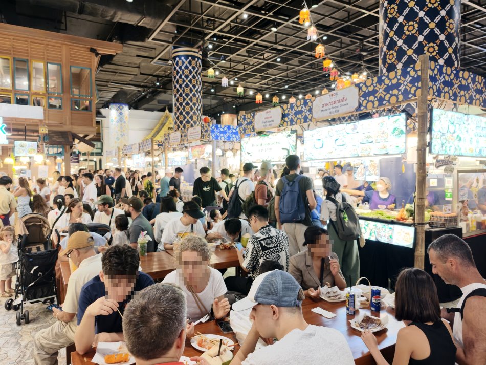 SOOKSIAM公共用餐區座無虛席一位難求現場狀況