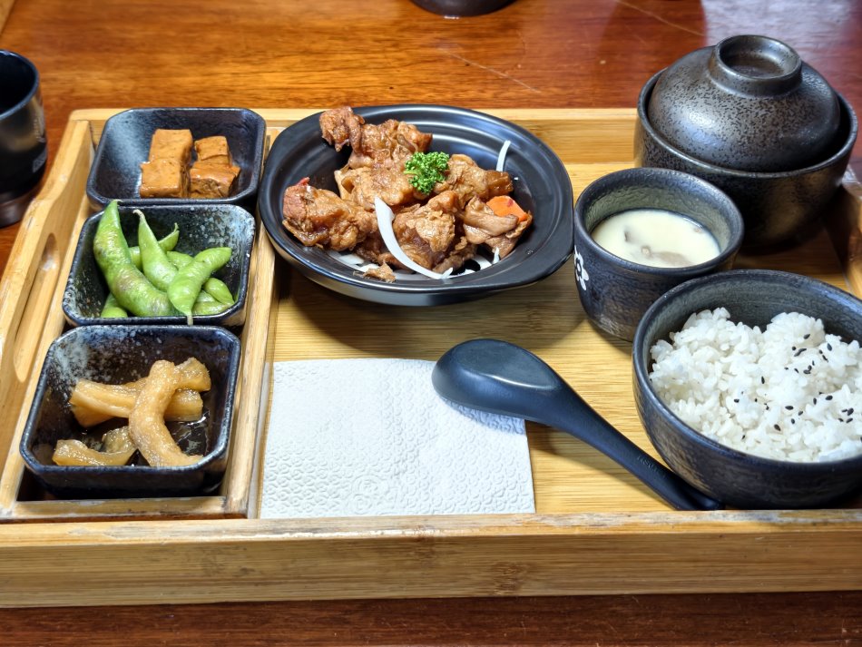 經典招牌虎掌燒定食套餐全貌