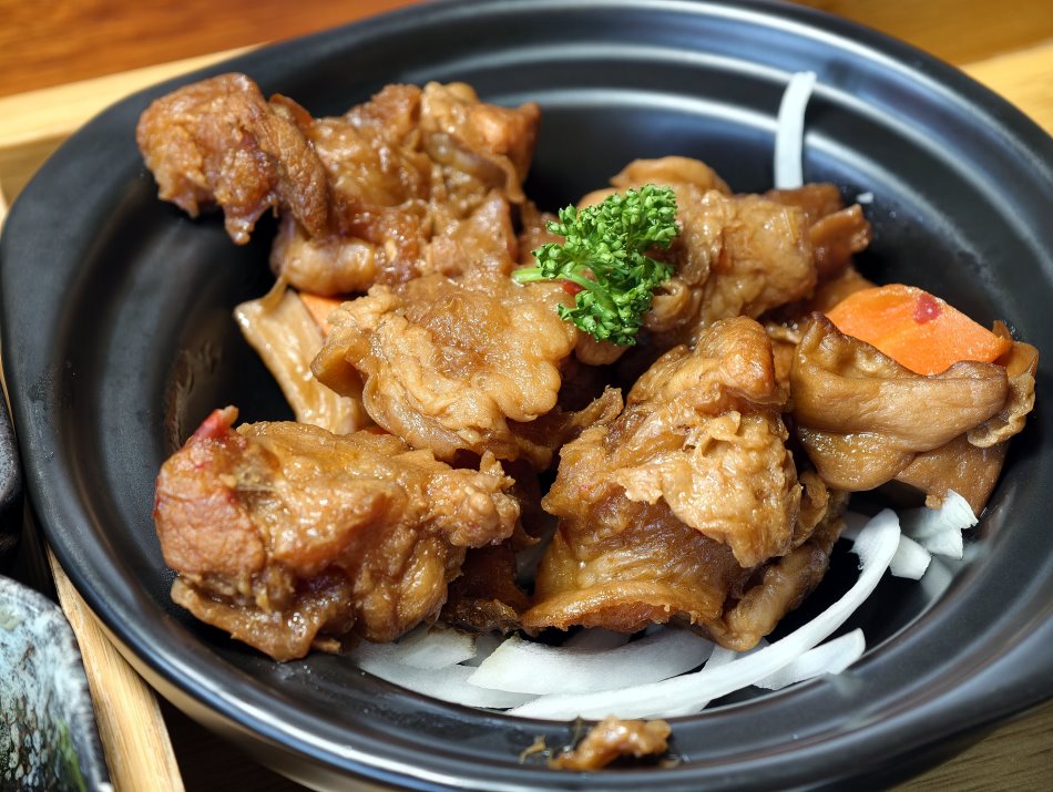 軟Q入味且富含膠質的招牌虎掌燒特寫