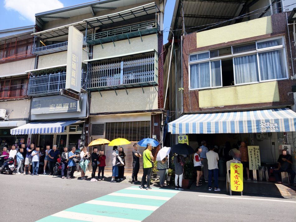 大城黑糖饅頭開門不到一小時即立出「今天賣完了」告示牌