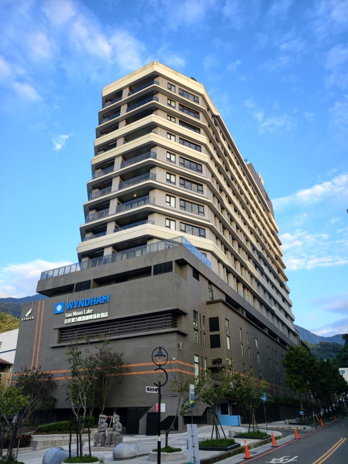 飯店側邊街道外觀可快速步行切入伊達邵老街