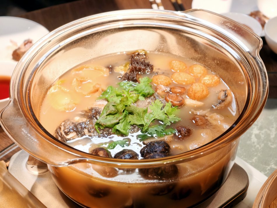 得獎名湯潭香八珍魚首御品佛跳牆滿滿鮑魚鳥蛋精華