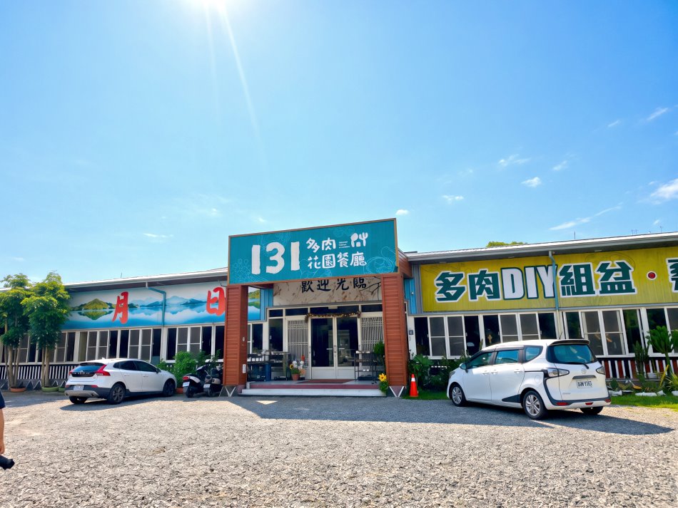 131多肉花園餐廳門口擺滿各式精美多肉植物盆栽