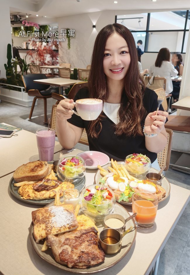 在早寓仁愛店優美採光玻璃屋中享受免服務費全日早午餐時光