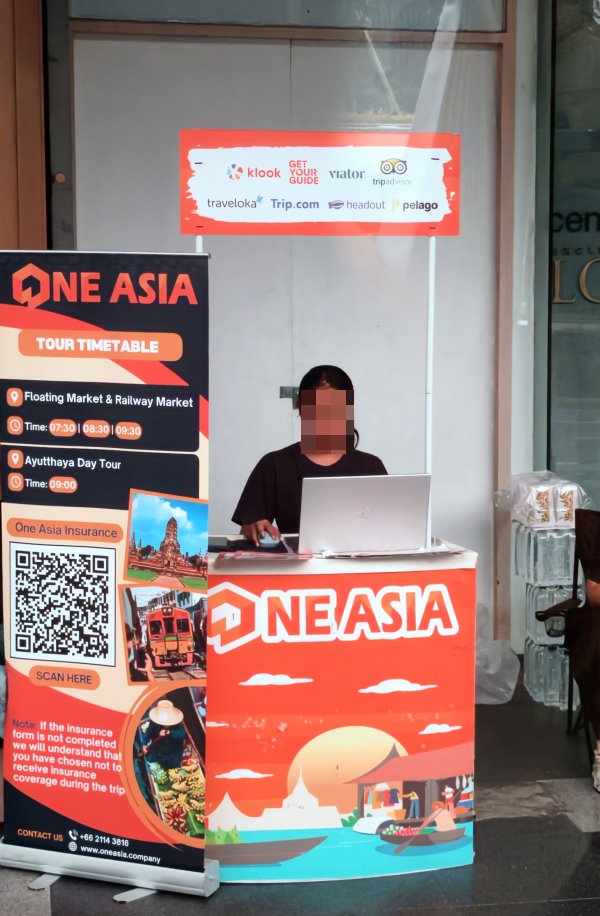 ONE ASIA一日遊報到櫃台出示憑證核對
