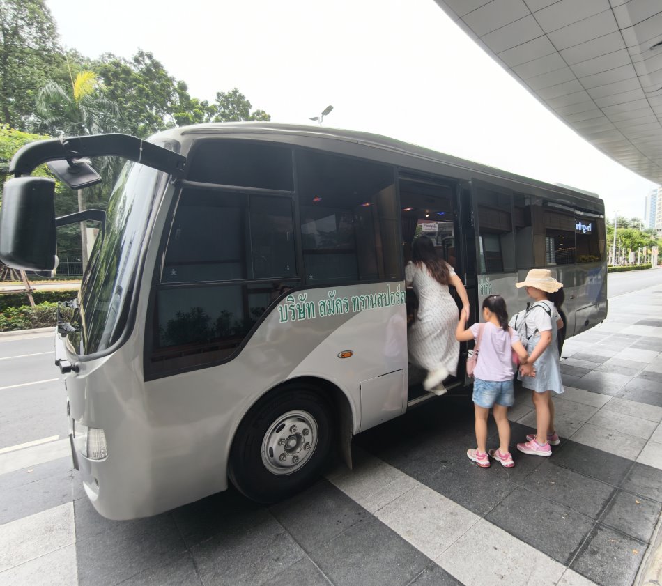 曼谷一日遊專屬冷氣中巴專車接送