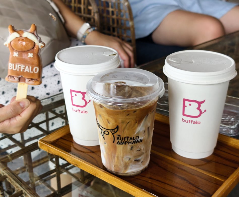 冰拿鐵特調、冰泰式奶茶與水牛雪糕早茶組合