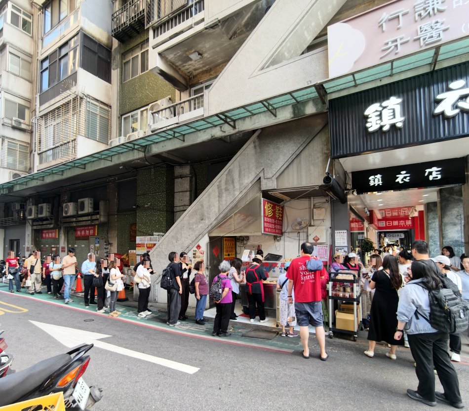 不老客家傳統麻糬松江路巷口排隊人潮盛況
