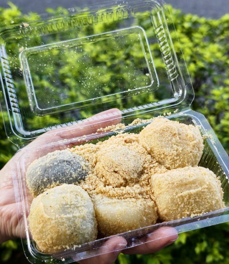 開盒整盒六顆裹滿花生粉的不老麻糬
