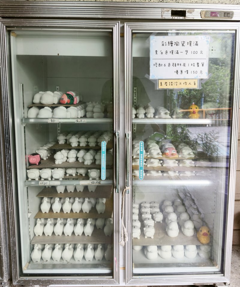 彩繪陶瓷撲滿DIY體驗素胚陳列櫃