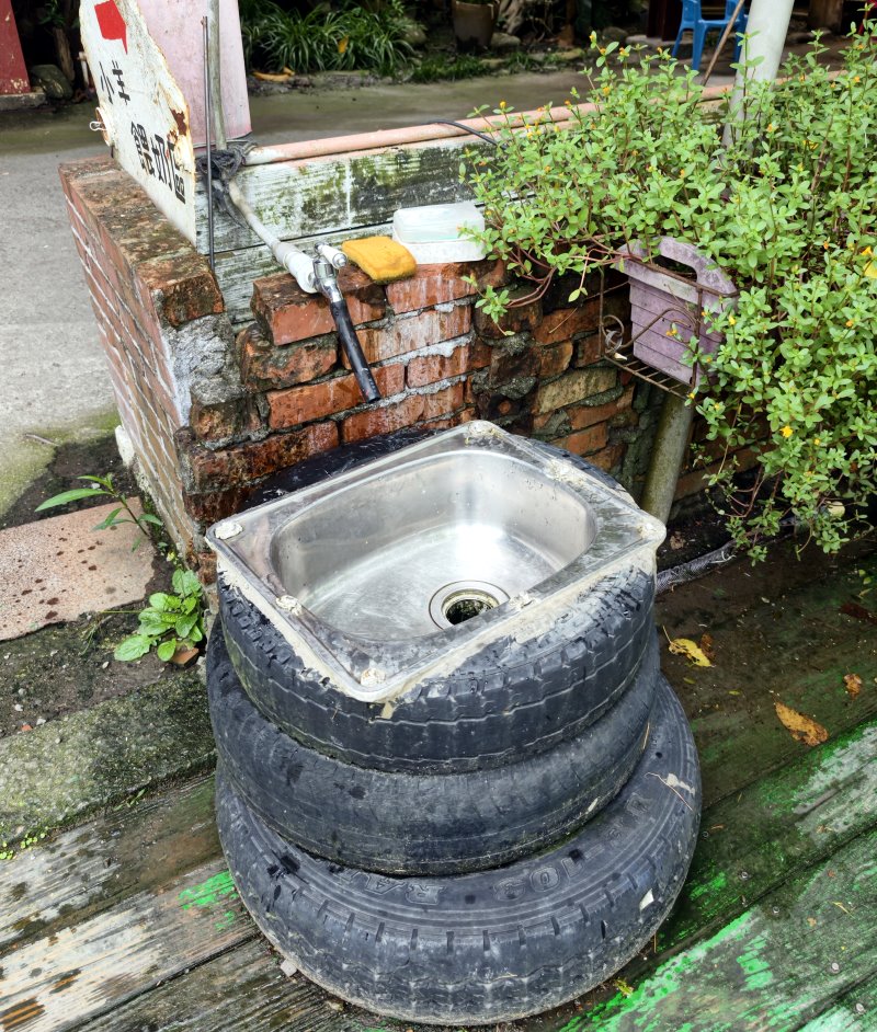農村廢棄輪胎造型不鏽鋼洗手台