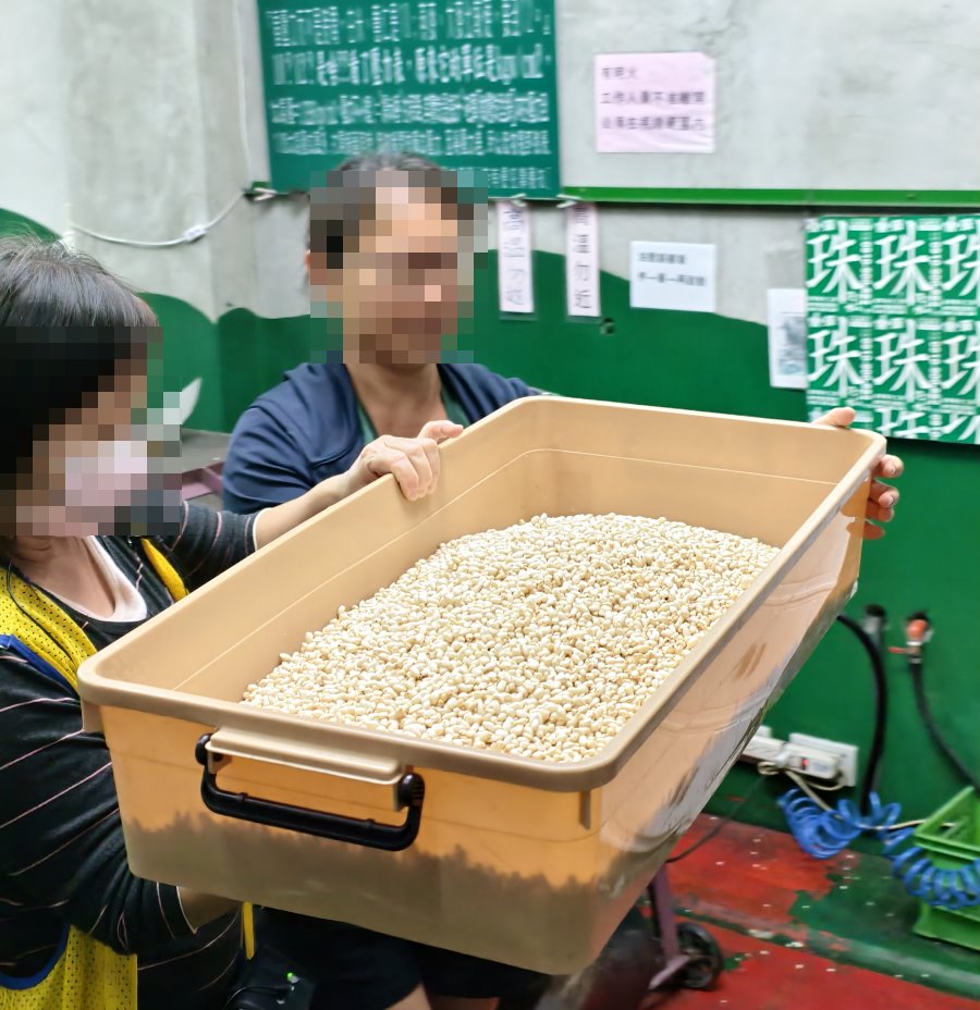 剛出爐熱氣騰騰的金黃白嫩爆米香