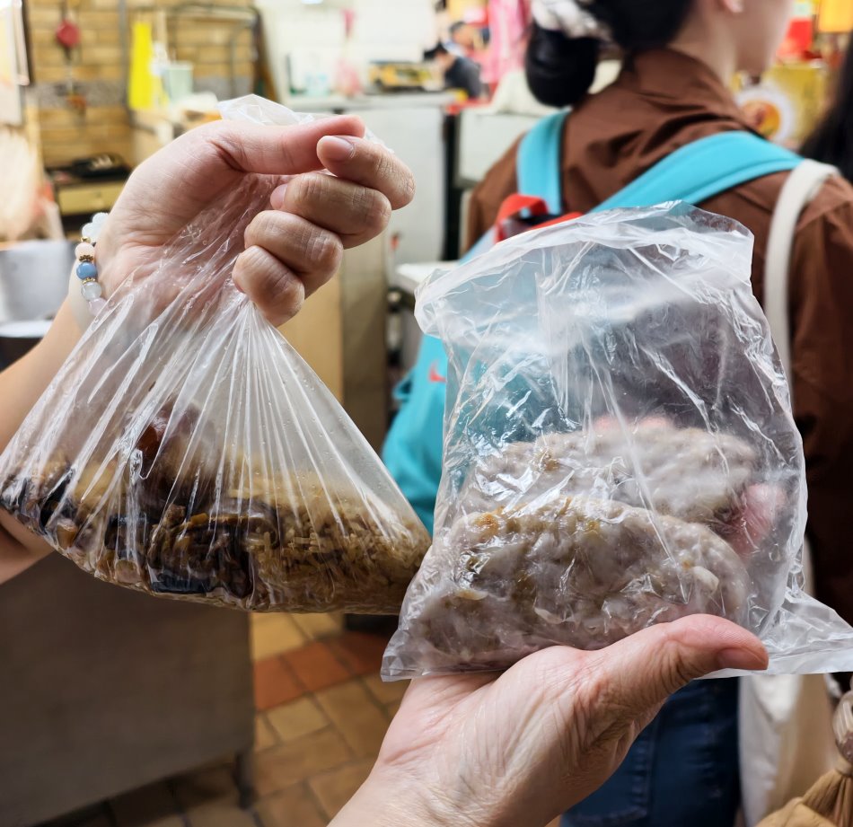 林合發油飯店袋裝油飯搭配傳統古早味芋粿